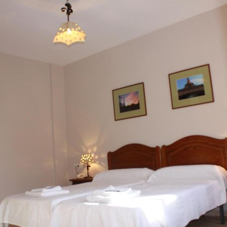 Hostal Carlos 2 La Línea de la Concepción エクステリア 写真