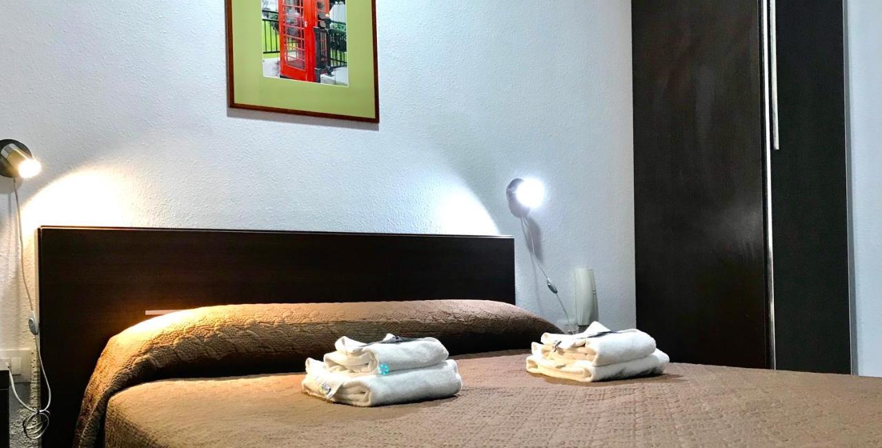 Hostal Carlos 2 La Línea de la Concepción エクステリア 写真