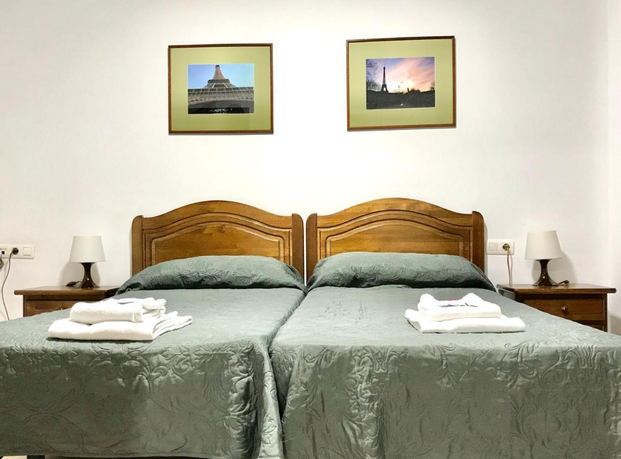 Hostal Carlos 2 La Línea de la Concepción エクステリア 写真