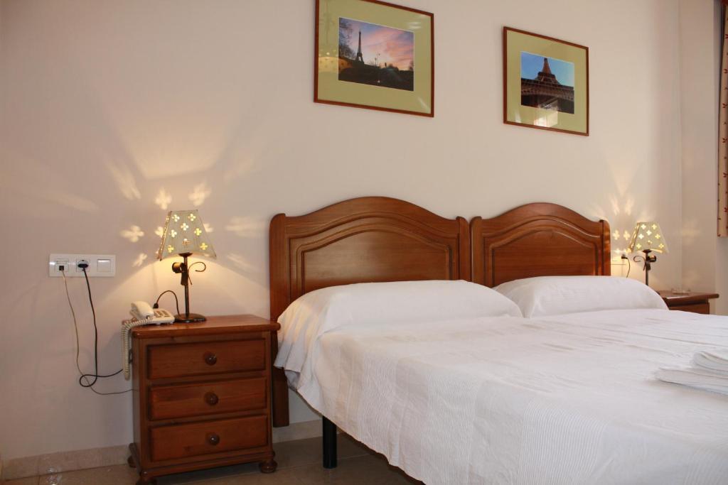 Hostal Carlos 2 La Línea de la Concepción エクステリア 写真