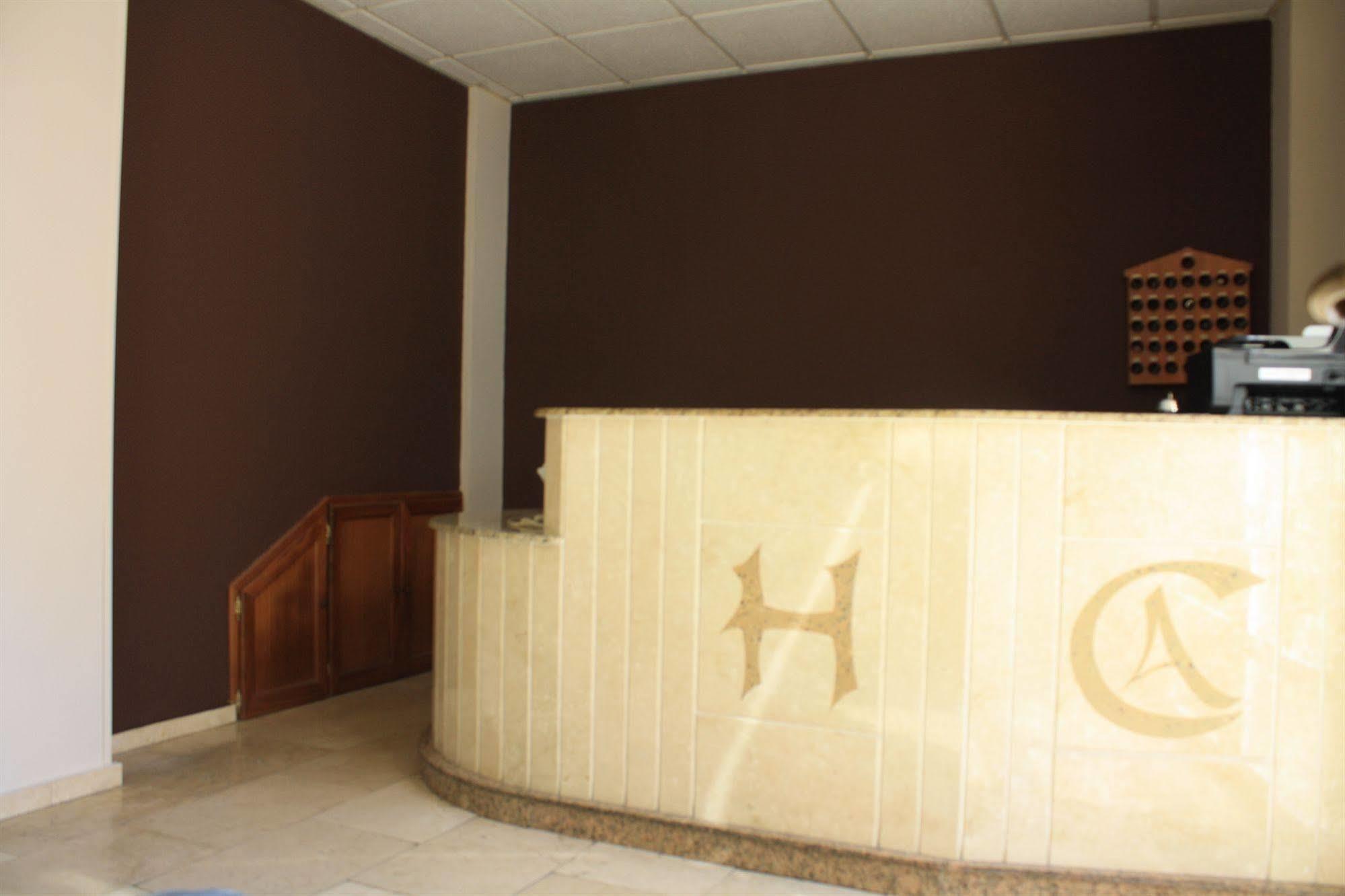 Hostal Carlos 2 La Línea de la Concepción エクステリア 写真