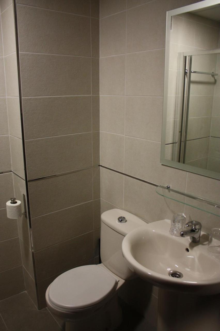Hostal Carlos 2 La Línea de la Concepción エクステリア 写真